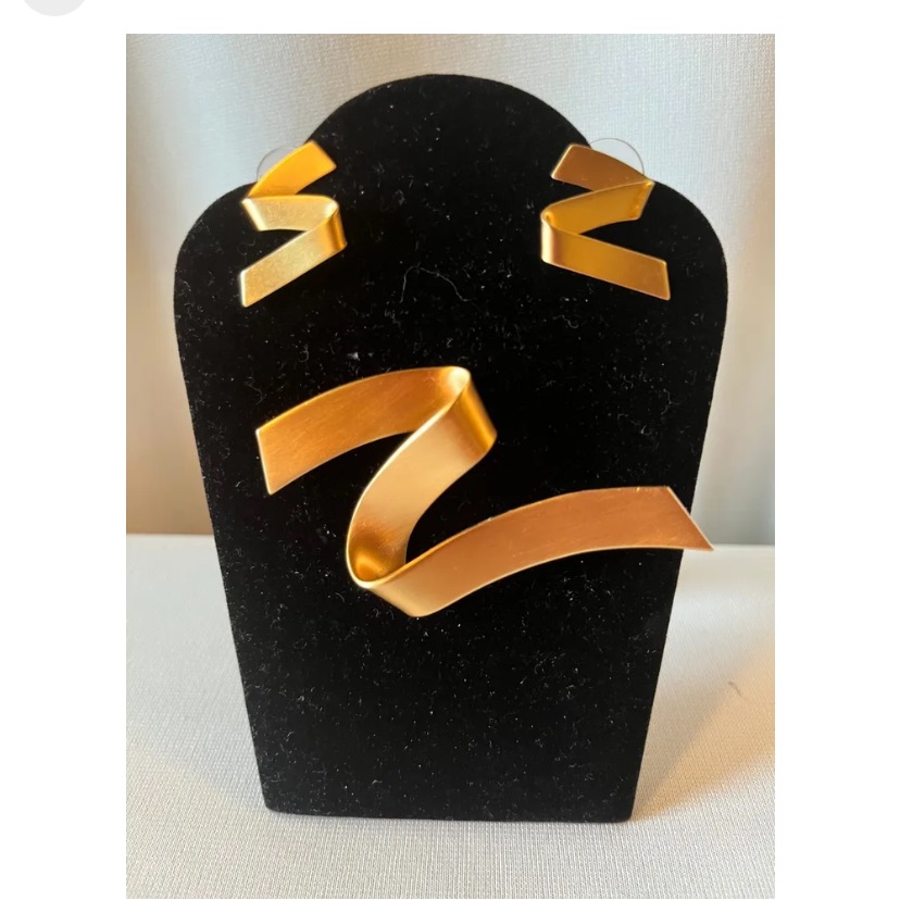 Zig Zag Gold Broach And Earrings